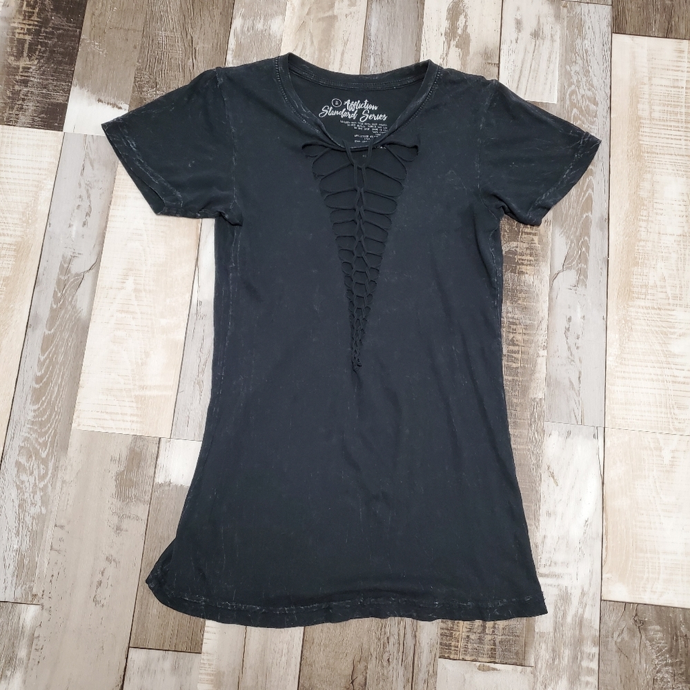 Cut out distressed tee